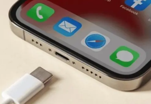 鄞州苹果15维修分享iPhone15改USB-C接口后能和安卓用户互借充电器吗 